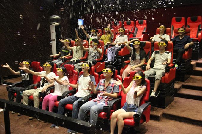 Μαύρη/άσπρη/κόκκινη κινηματογραφική αίθουσα καθισμάτων 4D, εξοπλισμός εικονικής πραγματικότητας για το λούνα παρκ 5